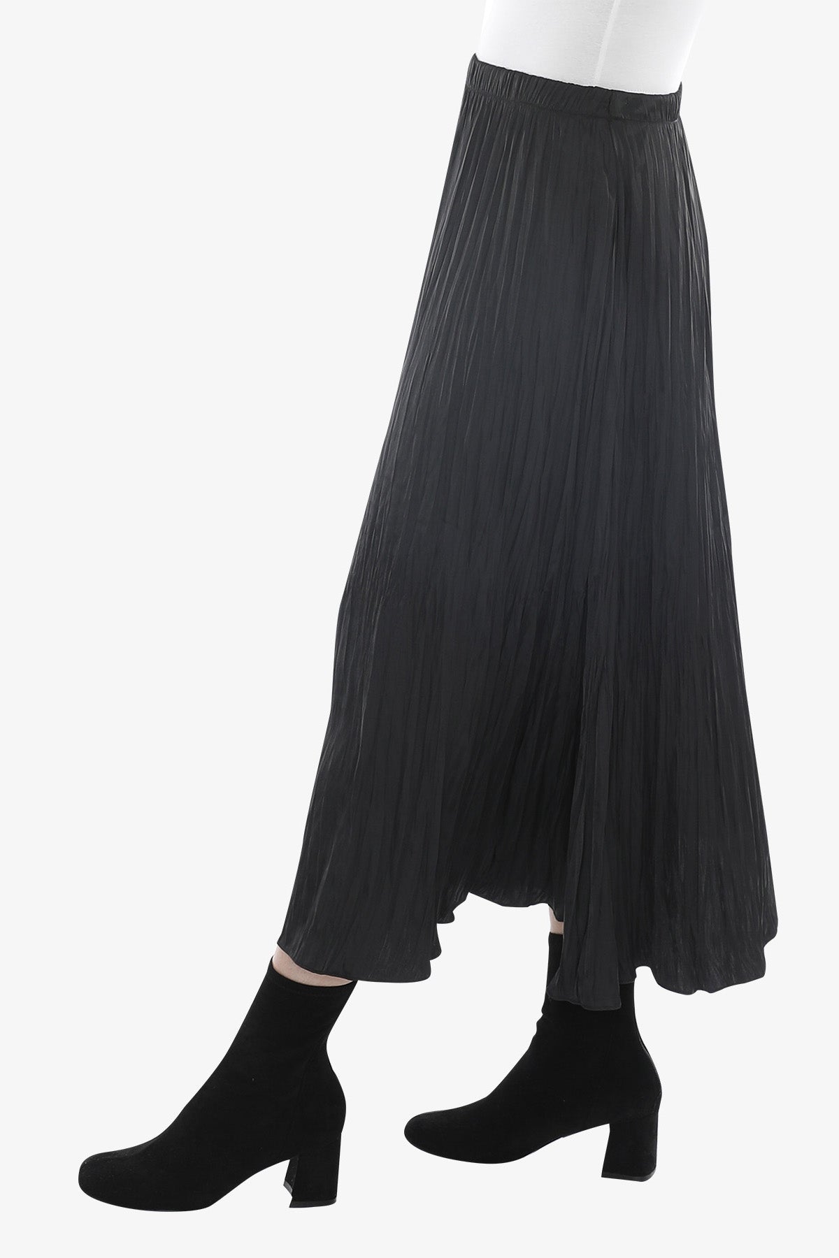Pleated Pull On Skirt in Black